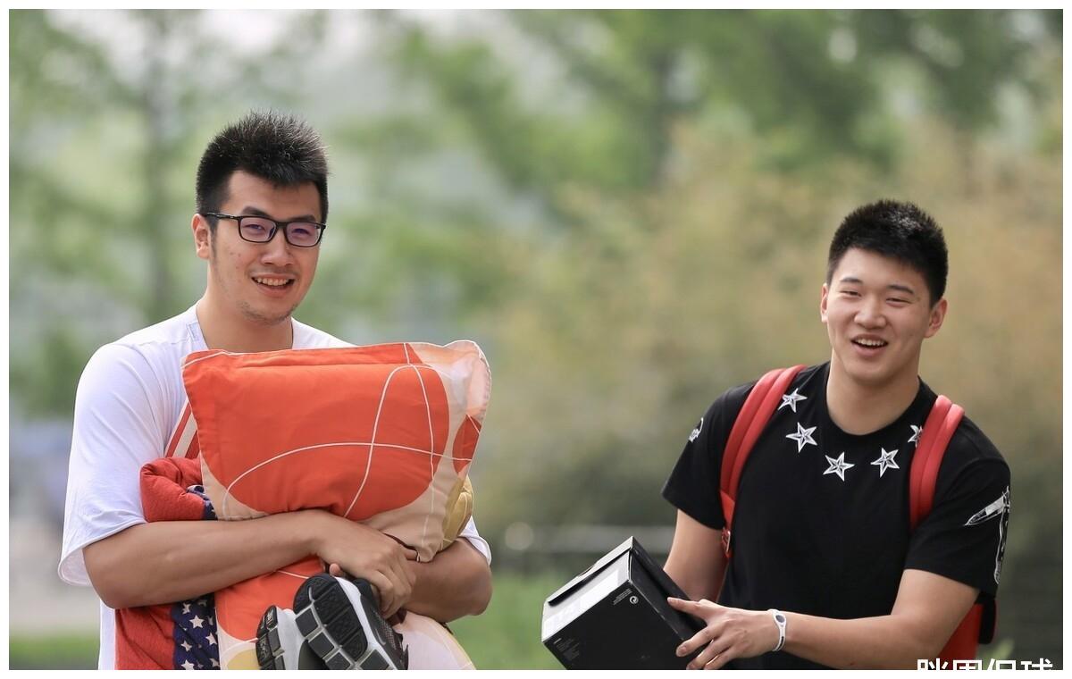 海星体育直播-关于深圳男篮发布备战花絮；清晨遗憾出局；意大利杯任务艰巨；临场指挥获称赞的信息-海星体育直播